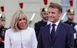 Macron niega