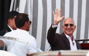 Bezos y Sánchez