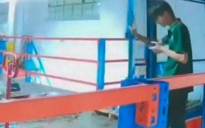 Empleado distraído