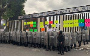 Hallan 5 cuerpos