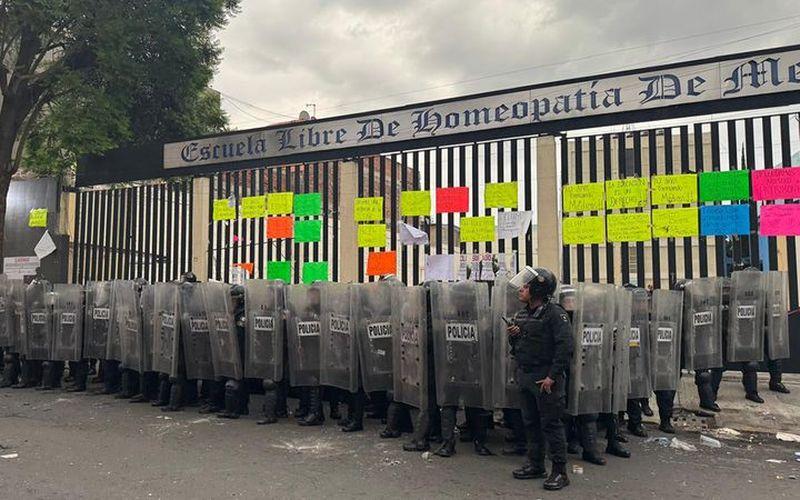 Hallan 5 cuerpos