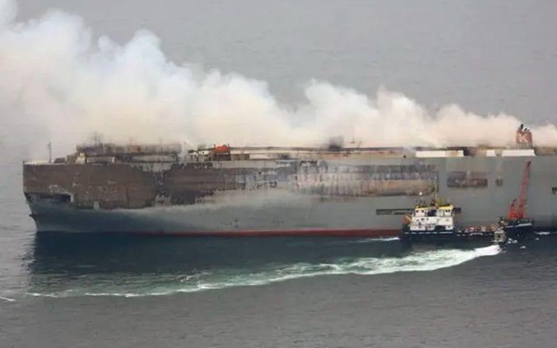 Se incendia barco