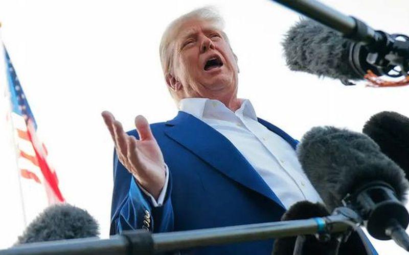 Trump acusa