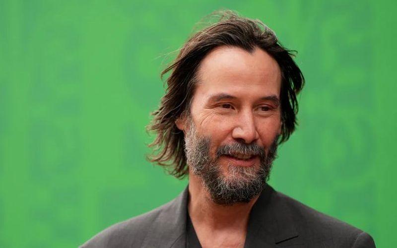 Keanu Reeves paga