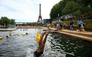 París cierra tres