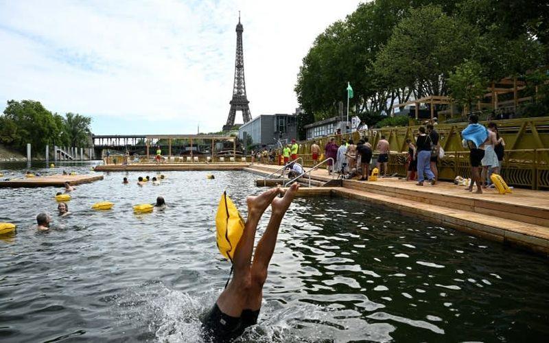 París cierra tres