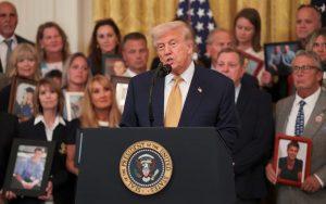 Trump acusa