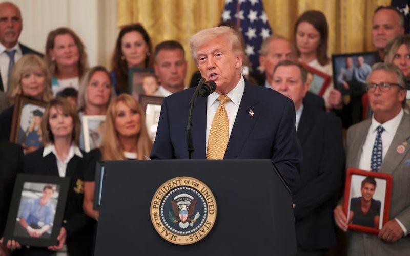 Trump acusa