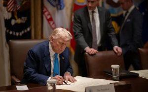 Trump impone