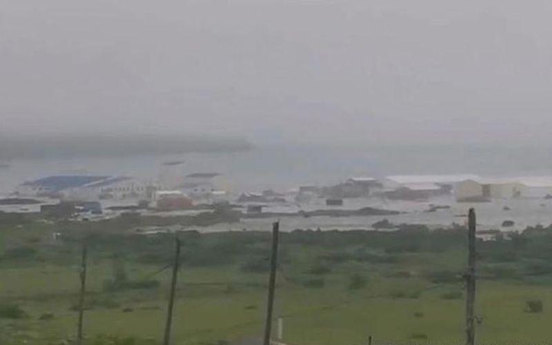 Tsunamis golpean