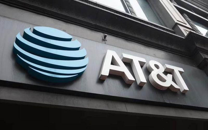AT&T planea retirarse