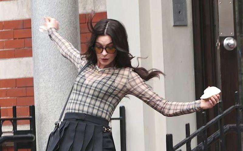 Anne Hathaway cae