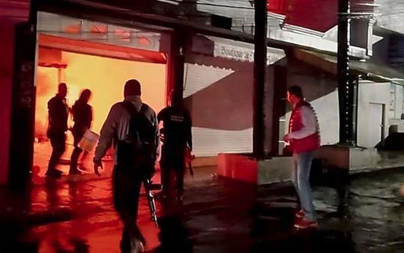 Balean e incendian