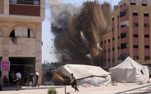 Cientos de palestinos