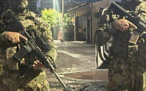 Disparan contra