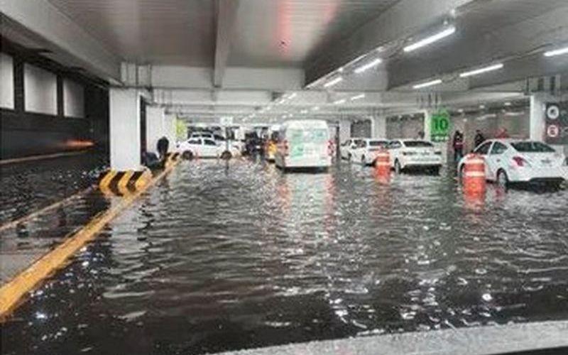 Lluvias ponen en