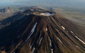 Otro volcán entr