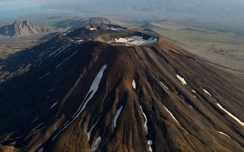 Otro volcán entr
