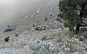 Vuelca camioneta