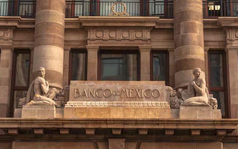 Banxico baja tasa
