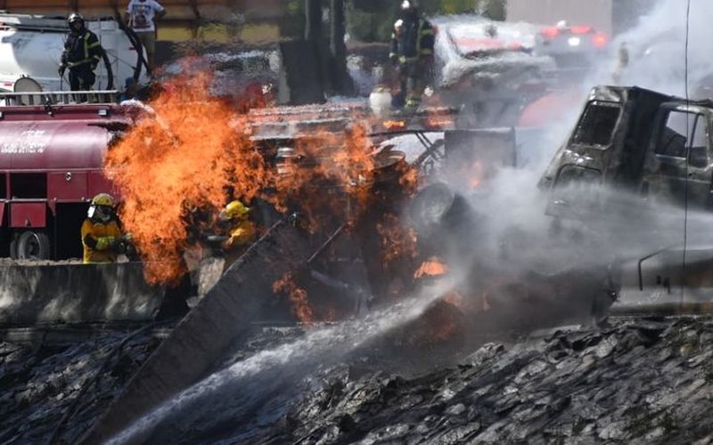 Estalla pipa en Iztapalapa