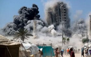 Israel bombardea