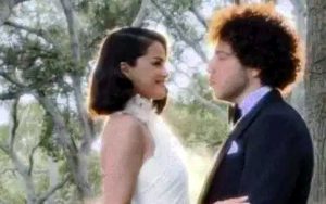 ¡Es oficial! Selena