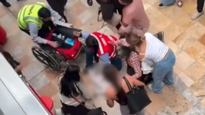 Bebé muere al caer