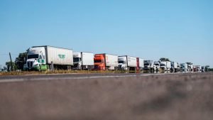 Transportistas amenazan