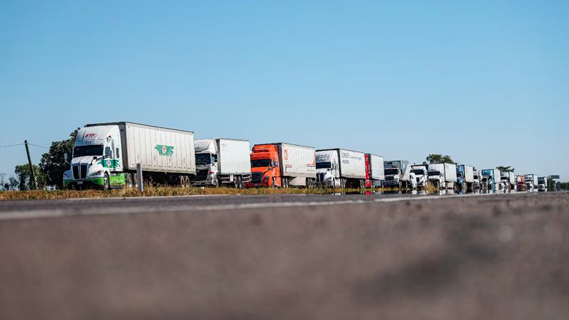 Transportistas amenazan