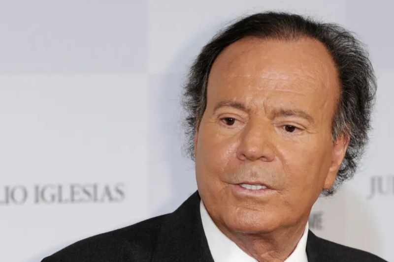 Julio Iglesias prepara