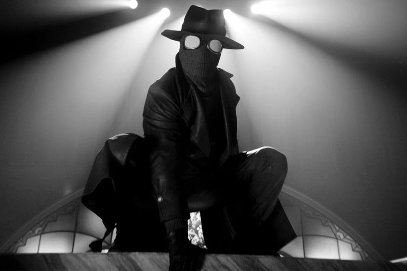 Spider-Noir presenta