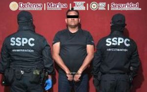 Detienen a exsecretario