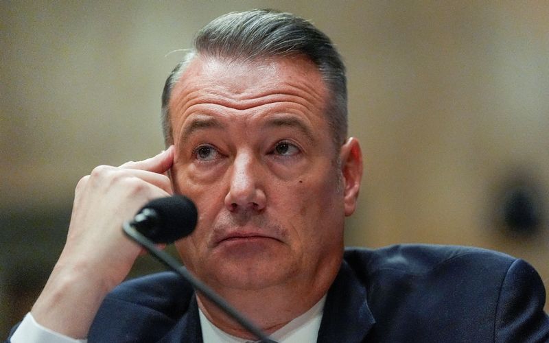 Renuncia el director