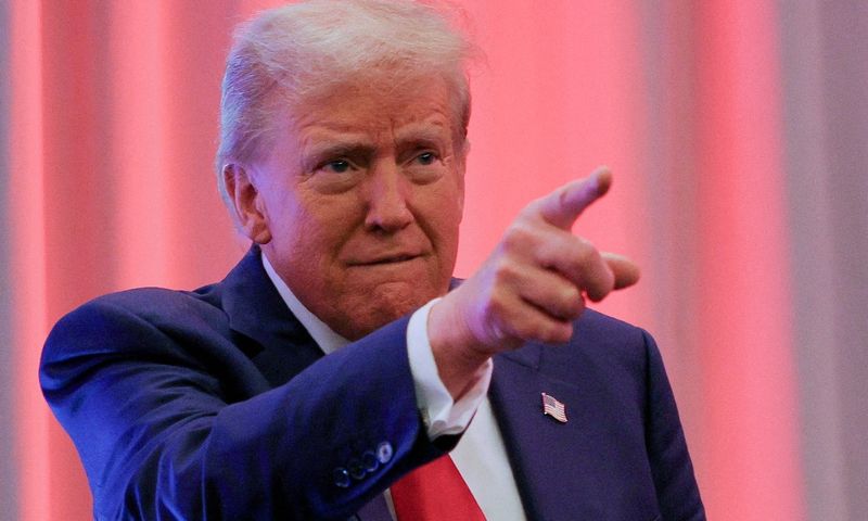 Trump endurece