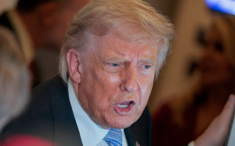 Trump suspende