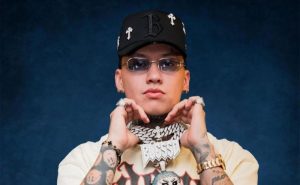 Detienen al cantante