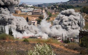 Israel bombardea un