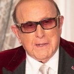 Murió Clive Davis