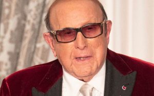 Murió Clive Davis