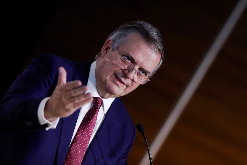Ebrard confirma