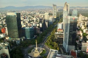 Fitch ve a México