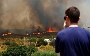 Incendios desbordan