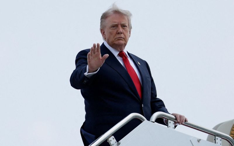 Trump frena