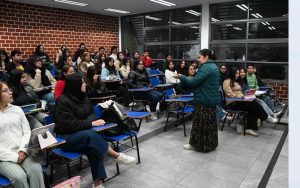 UNAM suspende