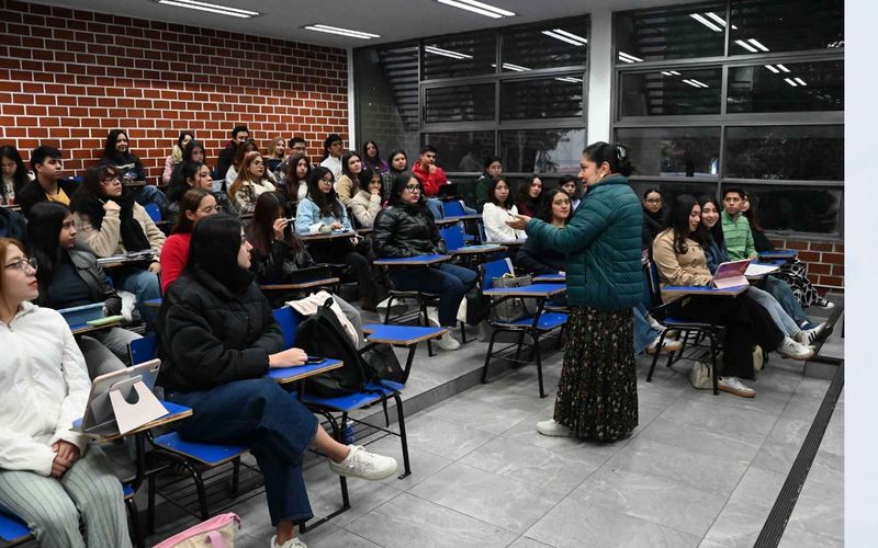 UNAM suspende
