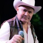 Atacan al cantante