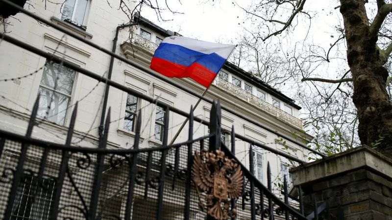 Rusia retira a