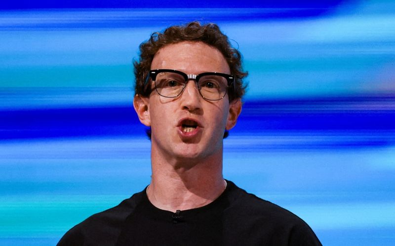 Zuckerberg defiende