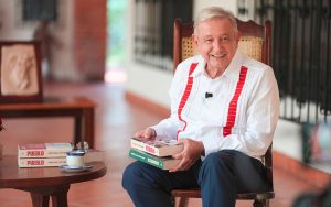 AMLO reaparece